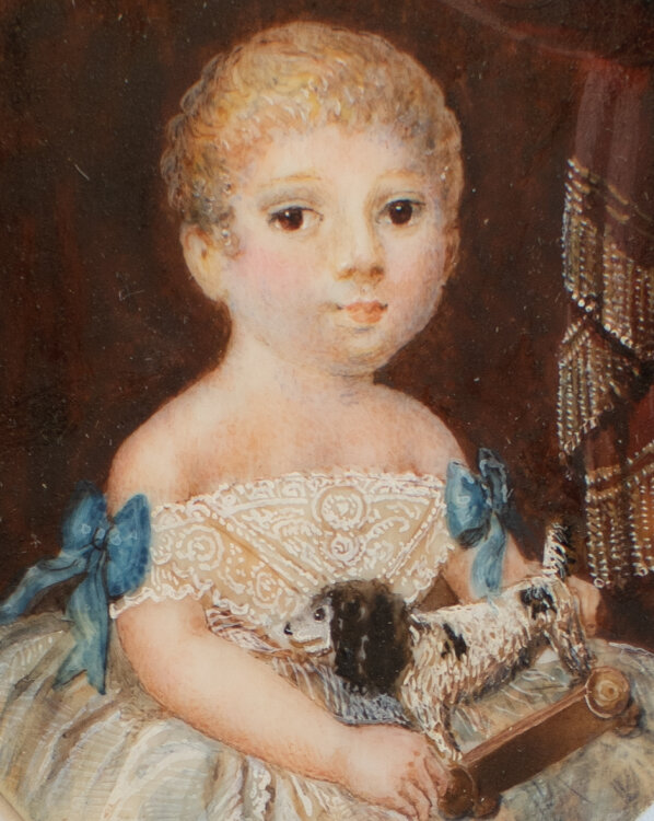 Miniaturportrait Kind Biedermeier Mädchen mit Spielzeug Hund Gouache Bein 19. Jh