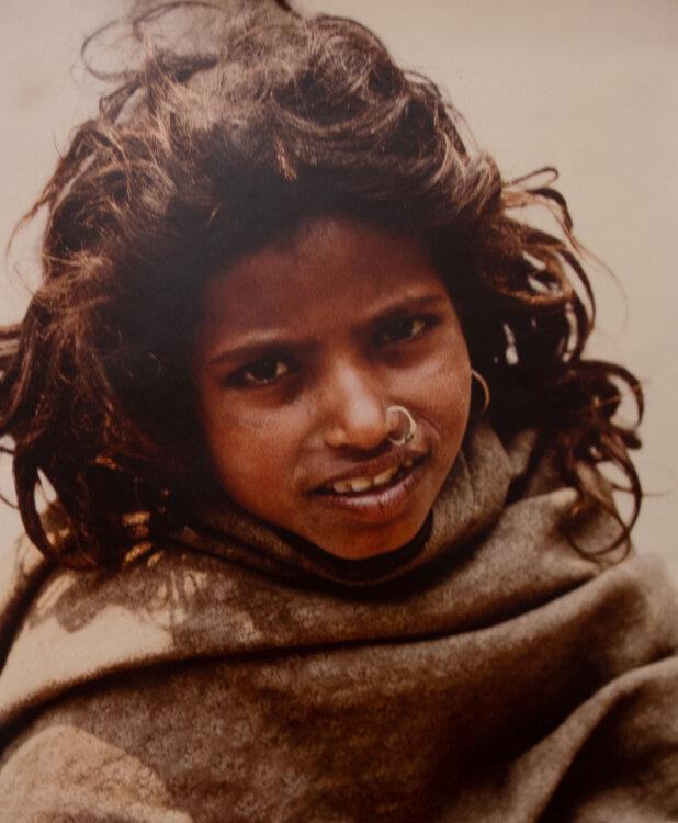 Unbekannt - Brustbildnis einer Nepalesin - 1989 - Fotografie