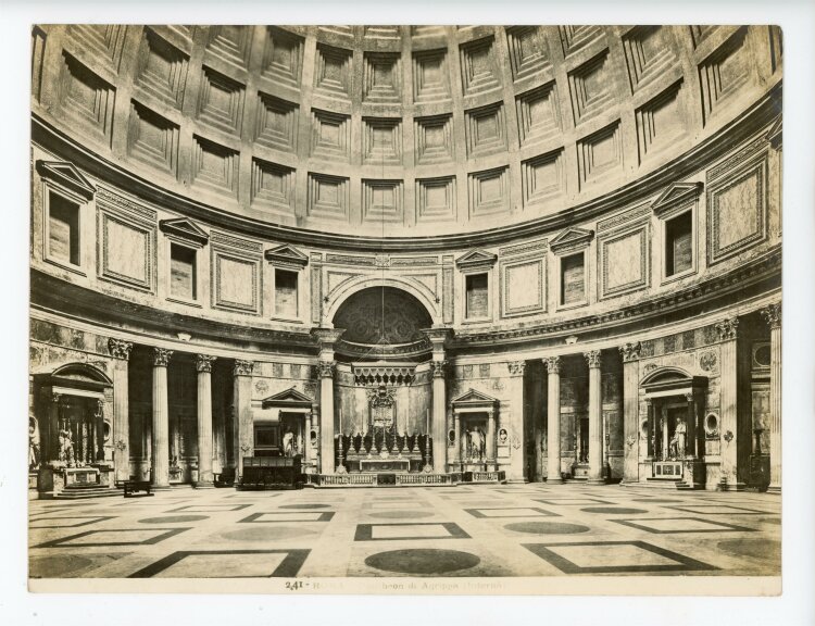 unbekannt - Innenansicht Pantheon - o.J. - Fotografie