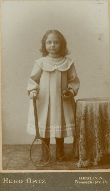 Hugo opitz - Bildnis eines Mädchens mit Tennisschläger - ohne Jahr - Albuminabzug
