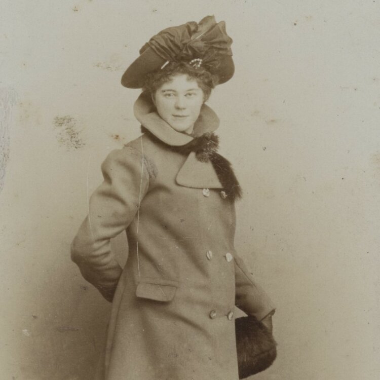 Hermann Tietz - Porträt einer Dame mit Hut - um 1900 - Albuminabzug