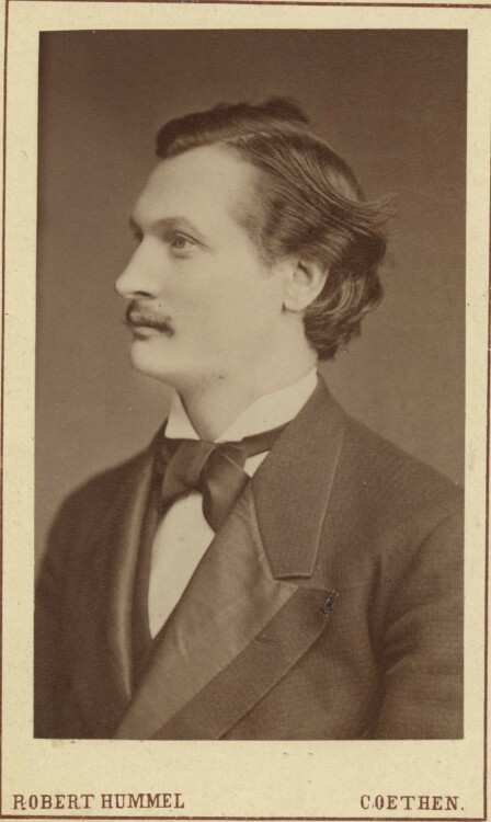 Robert Hummel - Porträt eines Mannes mit Schnurbart. - um 1900 - Albuminabzug