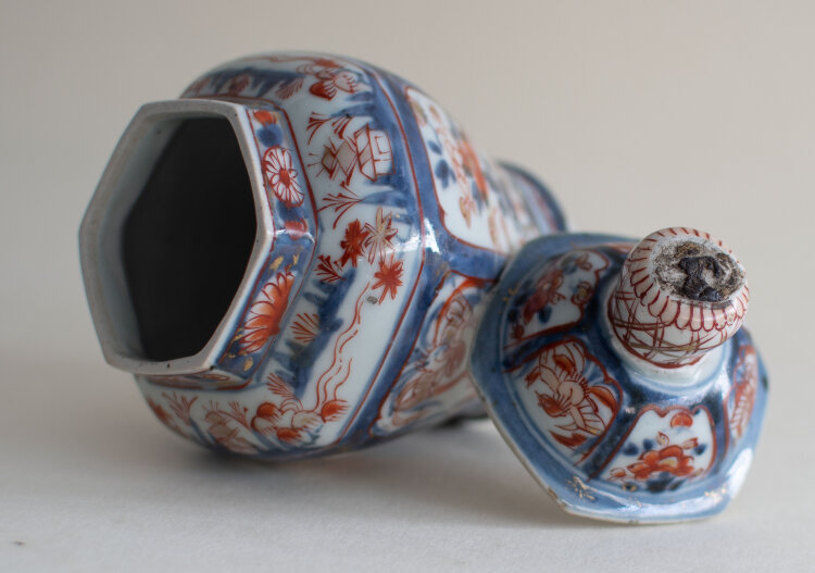 Unbekannt - Deckelvase mit chinesischer Ornamentik - 18./ 19. Jh. - Porzellan