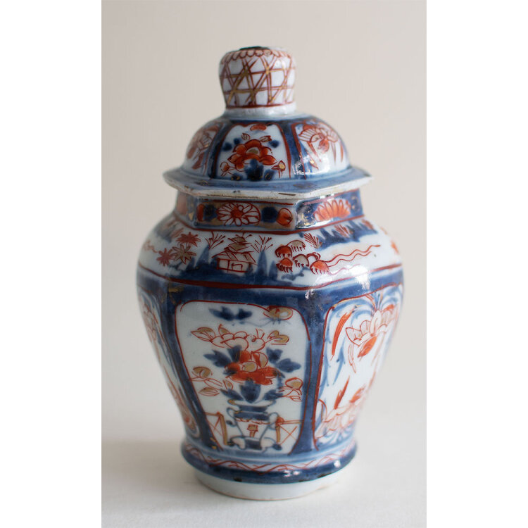 Unbekannt - Deckelvase mit chinesischer Ornamentik - 18./ 19. Jh. - Porzellan