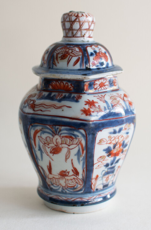 Unbekannt - Deckelvase mit chinesischer Ornamentik - 18./ 19. Jh. - Porzellan