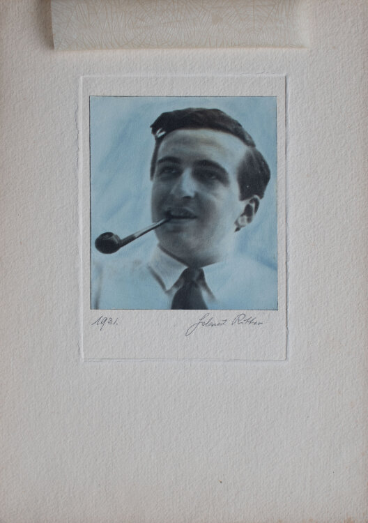 Helmut Ritter - Portrait eines jungen Mannes mit Pfeife - 1931 - Bromöldruck (?)