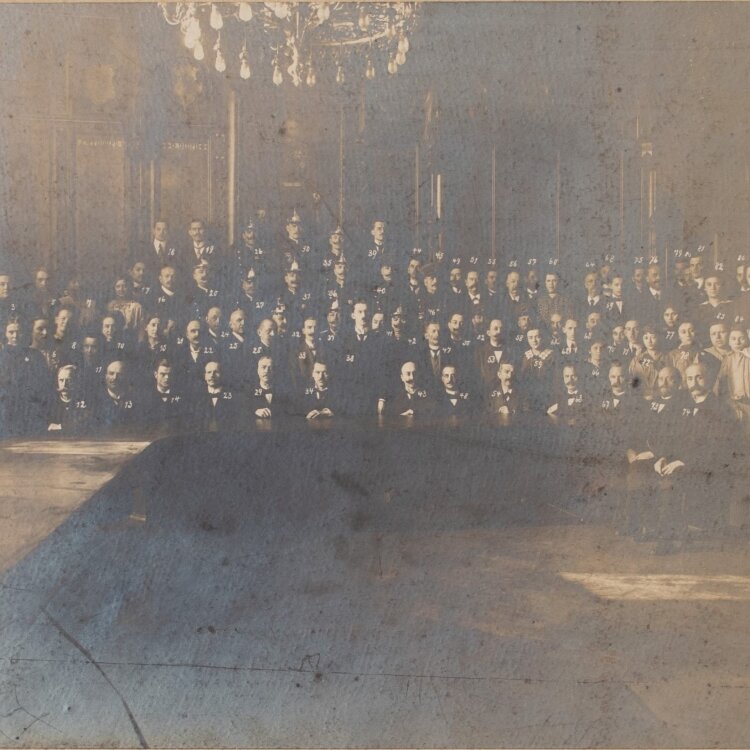 Paul Frost - Gruppenbild Rathaus Köthen - um 1900 - Albuminabzug