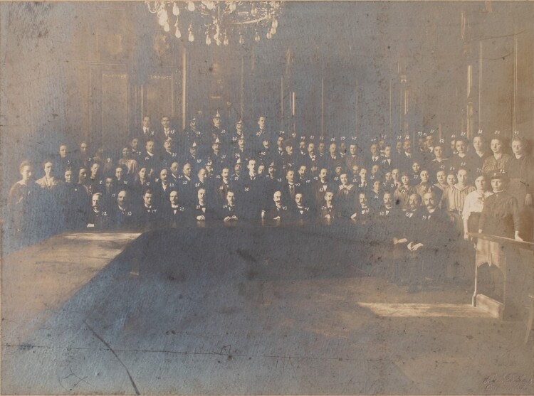 Paul Frost - Gruppenbild Rathaus Köthen - um 1900 - Albuminabzug